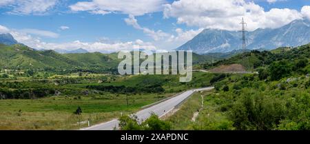 Panoramabild der Landschaft in der Region Vlora, Südalbanien. Stockfoto