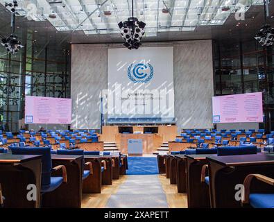 Bonn, Deutschland, Deutschland. Juni 2024. Details zur Innenausstattung des Kammersaals des Plenargebäudes im World Conference Center, Bonn des UN Campus (Credit Image: © Bianca Otero/ZUMA Press Wire) NUR REDAKTIONELLE VERWENDUNG! Nicht für kommerzielle ZWECKE! Stockfoto