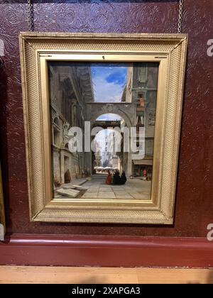 Piazza Signori, Verona von James Holland. Gemälde in der Kunstgalerie im Royal Holloway in Egham, Surrey. Das heutige Royal Holloway besteht aus zwei Colleges, gegründet von zwei sozialen Pionieren, Elizabeth Jesser Reid und Thomas Holloway. Sie gehörten zu den ersten Orten in Großbritannien, an denen Frauen Zugang zu Hochschulbildung hatten. Das Bedford College in London eröffnete seine Pforten 1849 und das beeindruckende Founder's Building des Royal Holloway College wurde 1886 von Queen Victoria enthüllt – es ist immer noch der Mittelpunkt des Campus. 1900 wurden die Colleges Teil der University of London und 1985 fusionierten sie Stockfoto