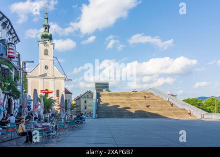 Kirche Urfahr, Treppen am Ars Electronica Center, Freiluftrestaurant Linz an der Donau Oberösterreich, Oberösterreich Stockfoto