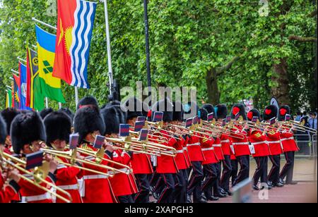 The Mall, London, Großbritannien. Juni 2024. Die Coldstream Guards sind die ältesten, ständig im Dienst stehenden Regimenter, die für die Truppe Color Proben, es fand heute in der Mall statt, vor diesem Jahr erste zeremonielle Dienstzeit von König Karl III., Zeitplan für den 21. Juni 2024. Paul Quezada-Neiman/Alamy Live News Credit: Paul Quezada-Neiman/Alamy Live News Stockfoto