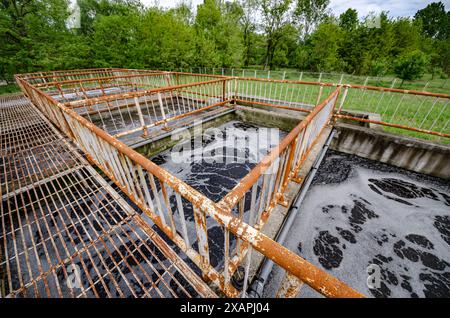 Belüftungsbehälter, Abwasser- und Abwasseraufbereitungsanlage, Recycling und Reinigung von Industriewasser Stockfoto