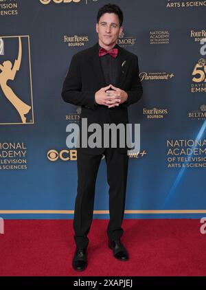 Los Angeles, USA. Juni 2024. Mike Manning kommt am Freitag, den 7. Juni 2024, bei den 51. Jährlichen Daytime Emmy Awards im Westin Bonaventure Hotel in Los Angeles, KALIFORNIEN. (Foto: Sthanlee B. Mirador/SIPA USA) Credit: SIPA USA/Alamy Live News Stockfoto