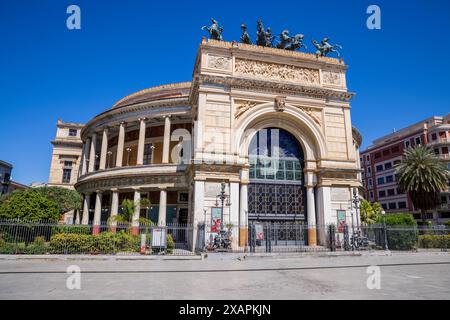 Das Theater Politeama Garibaldi in Palermo, Sizilien Stockfoto