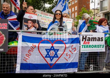 London, Großbritannien. Juni 2024. Eine Gegendemonstration israelischer Unterstützer. Sie nennen die Hamas eine Terrororganisation. Pro-palästinensische marsch durch das Zentrum von London. Die Demonstranten fordern die britische Regierung auf, Israel kein Geld mehr zu geben. Quelle: Mark Thomas/Alamy Live News Stockfoto