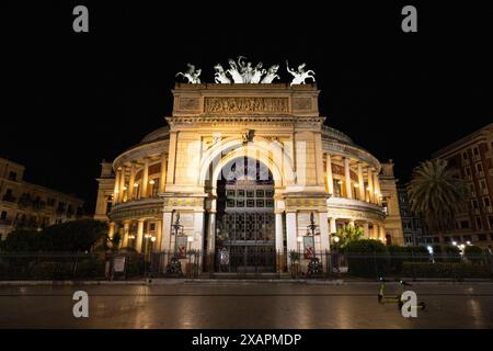 Das Theater Politeama Garibaldi in Palermo, Sizilien Stockfoto