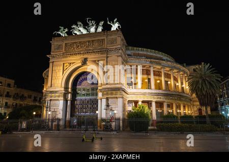 Das Theater Politeama Garibaldi in Palermo, Sizilien Stockfoto