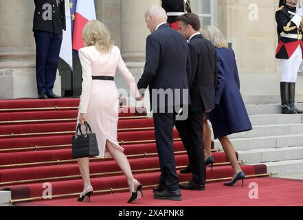 Paris, Frankreich. Juni 2024. Der französische Präsident Emmanuel Macron und seine Frau Brigitte begrüßen Präsident Joe Biden und seine Frau Jill am Samstag, den 8. Juni 2024 im Elysee-Palast in Paris. Macron war Gastgeber von Biden zu Gesprächen über Handel, Gaza und die Ukraine. Foto: Maya Vidon-White/UPI Credit: UPI/Alamy Live News Stockfoto