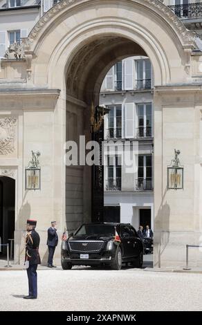 Paris, Frankreich. Juni 2024. Präsident Joe Biden und seine Frau Jill treffen am Samstag, den 8. Juni 2024, im Elysee-Palast in Paris ein. Der französische Präsident Emmanuel Macron begrüßte Biden zu Gesprächen über Handel, Gaza und die Ukraine. Foto: Maya Vidon-White/UPI Credit: UPI/Alamy Live News Stockfoto