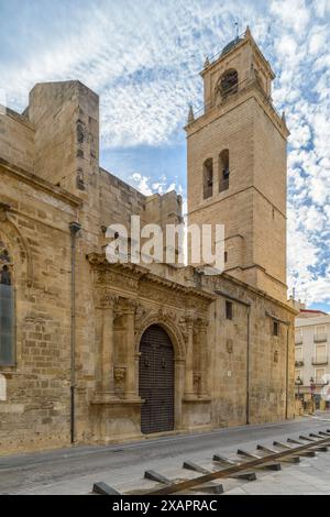 Santa Iglesia Catedral del Salvador und Santa María de Orihuela, Sitz der Diözese Orihuela-Alicante, 13. Jahrhundert, auf Westgoten und Hispano-Araber. Stockfoto