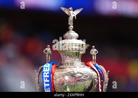 Ein allgemeiner Überblick über die Trophäe vor dem Finale des Betfred Challenge Cup im Wembley Stadium, London. Bilddatum: Samstag, 8. Juni 2024. Stockfoto