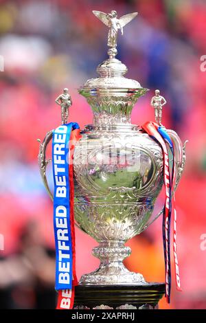 Ein allgemeiner Überblick über die Trophäe vor dem Finale des Betfred Challenge Cup im Wembley Stadium, London. Bilddatum: Samstag, 8. Juni 2024. Stockfoto