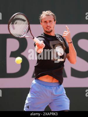 Paris, Frankreich. Juni 2024. Tennis: Grand Slam/ATP Tour - French Open. Alexander Zverev ist während einer Trainingseinheit in Aktion. Frank Molter/dpa/Alamy Live News Stockfoto