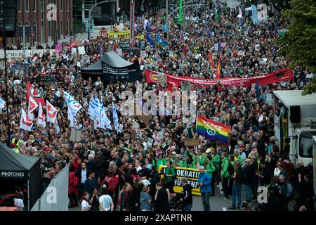 "Hamburg, Deutschland - 06 07 2024" Demonstration gegen Rechtsextremismus und für Demokratie, Europawahlen Stockfoto