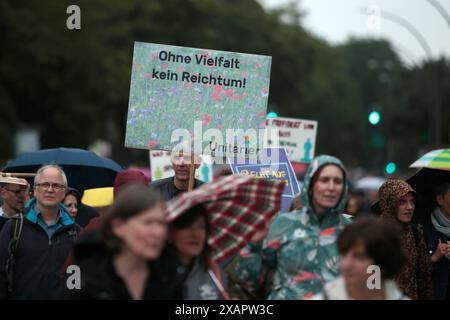 "Hamburg, Deutschland - 06 07 2024" Demonstration gegen Rechtsextremismus und für Demokratie, Europawahlen Stockfoto