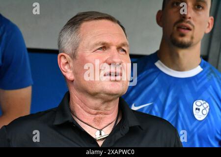 Ljubljana, Slowenien. Juni 2024. Ljubljana, Slowenien, 08. Juni 2024: Matjaz Kek Trainer von Slowenien während des Internationalen Fußball-Freundschaftsspiels zwischen Slowenien und Bulgarien im Stadion Stozice, Ljubljana, Slowenien. (Natasa Kupljenik/SPP) Credit: SPP Sport Press Photo. /Alamy Live News Stockfoto