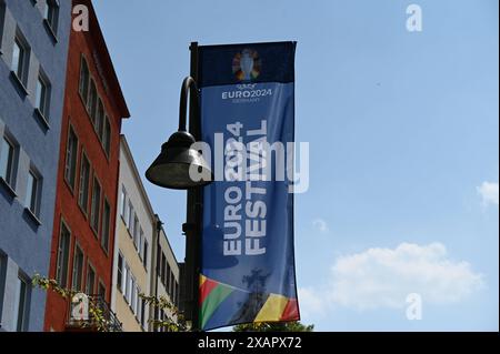 Flagge Fahne der UEFA Euro 2024 - Fussball Europameisterschaft *** Flagge der UEFA Euro 2024 Europameisterschaft Stockfoto