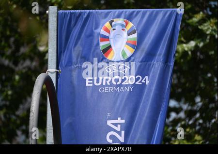 Flagge Fahne der UEFA Euro 2024 - Fussball Europameisterschaft *** Flagge der UEFA Euro 2024 Europameisterschaft Stockfoto