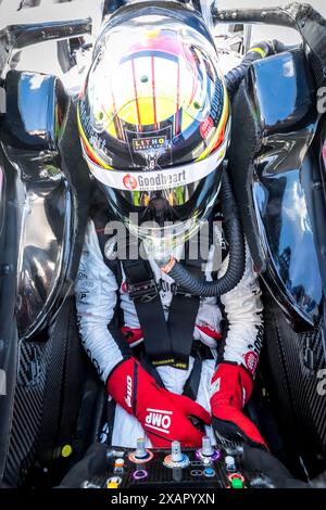 Elkhart Lake, Wi, USA. Juni 2024. STING RAY ROBB (41) aus Payette, Idaho, schnallt sich in sein Fahrzeug, während er sich auf das XPEL Grand Prix in der Road America in Elkhart Lake, WI vorbereitet. (Kreditbild: © Walter G. Arce Sr./ASP via ZUMA Press Wire) NUR REDAKTIONELLE VERWENDUNG! Nicht für kommerzielle ZWECKE! Stockfoto