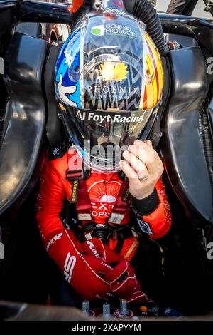 Elkhart Lake, Wi, USA. Juni 2024. SANTINO FERRUCCI (14) aus Woodbury, Connecticut, schnallt sich in sein Fahrzeug, während er sich auf das XPEL Grand Prix auf der Road America in Elkhart Lake, WI vorbereitet. (Kreditbild: © Walter G. Arce Sr./ASP via ZUMA Press Wire) NUR REDAKTIONELLE VERWENDUNG! Nicht für kommerzielle ZWECKE! Stockfoto