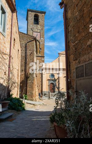 Ein Blick auf Civita di Bagnoregio, die sterbende Stadt. Stockfoto