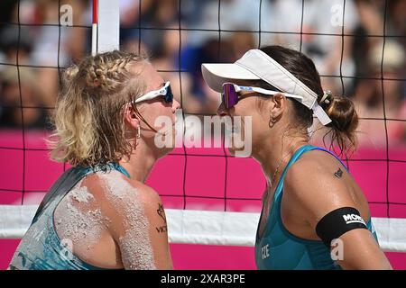 Ostrava, Tschechische Republik. Juni 2024. Von links Marie-Sara Stochlova, Barbora Hermannova aus Tschechien im Einsatz während des Pro Tour Ostrava Matches Barbora Hermannova, Marie-Sara Stochlova aus Tschechien gegen Ana Patricia Silva Ramos, Eduarda Santos Lisboa (Duda Lisboa) aus Brasilien in Ostrava, Tschechische Republik, 8. Juni 2024. Quelle: Jaroslav Ozana/CTK Photo/Alamy Live News Stockfoto