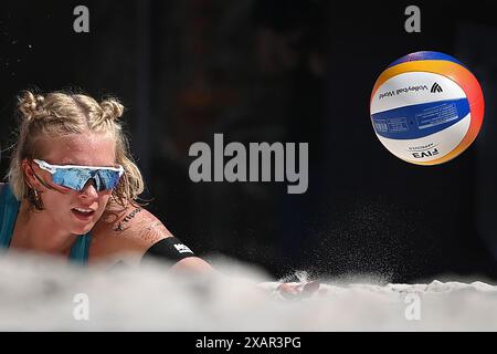 Ostrava, Tschechische Republik. Juni 2024. Die Tschechische Marie-Sara Stochlova im Einsatz beim Pro Tour Ostrava Spiel Barbora Hermannova, Marie-Sara Stochlova aus Tschechien gegen Ana Patricia Silva Ramos, Eduarda Santos Lisboa (Duda Lisboa) aus Brasilien in Ostrava, Tschechische Republik, 8. Juni 2024. Quelle: Jaroslav Ozana/CTK Photo/Alamy Live News Stockfoto