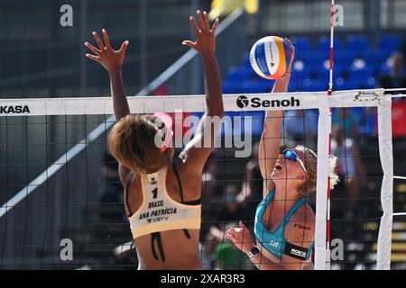 Ostrava, Tschechische Republik. Juni 2024. Von links Ana Patricia Silva Ramos aus Brasilien und der Tschechischen Marie-Sara Stochlova im Einsatz während des Pro Tour Ostrava Matches Barbora Hermannova, Marie-Sara Stochlova aus Tschechien gegen Ana Patricia Silva Ramos, Eduarda Santos Lisboa (Duda Lisboa) aus Brasilien in Ostrava, Tschechische Republik, 8. Juni 2024. Quelle: Jaroslav Ozana/CTK Photo/Alamy Live News Stockfoto