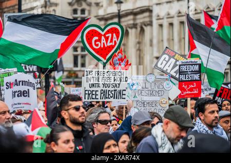 London, Großbritannien. Juni 2024. Nationale Demonstration und marsch für Gaza vom Russel-Platz zum Parlamentsplatz. Der pro-palästinensische Protest forderte auch ein "Ende des Genozids", die Waffenruhe und die Beendigung der Bewaffnung Israels. Der Protest wurde von Stop the war, der Palestine Solidarity Campaign UK und Friends of Al Aqsa organisiert. Guy Bell/Alamy Live News Stockfoto