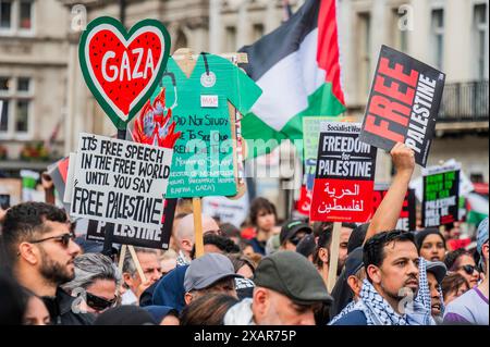 London, Großbritannien. Juni 2024. Nationale Demonstration und marsch für Gaza vom Russel-Platz zum Parlamentsplatz. Der pro-palästinensische Protest forderte auch ein "Ende des Genozids", die Waffenruhe und die Beendigung der Bewaffnung Israels. Der Protest wurde von Stop the war, der Palestine Solidarity Campaign UK und Friends of Al Aqsa organisiert. Guy Bell/Alamy Live News Stockfoto