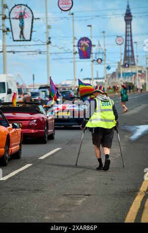 Pride Parade entlang der Blackpool Promenade 2024 Stockfoto