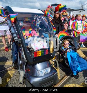 Pride Parade entlang der Blackpool Promenade 2024 Stockfoto