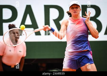 Paris, Frankreich. Juni 2024. IgA SWIATEK aus Polen während des vierzehnten Tages des Roland-Garros 2024, ATP und WTA Grand Slam Tennis Turnier am 08. Juni 2024 im Roland-Garros Stadion in Paris, Frankreich - Foto Matthieu Mirville/DPPI Credit: DPPI Media/Alamy Live News Stockfoto