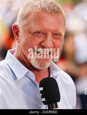 Paris, Frankreich. Juni 2024. Tennis: Grand Slam/WTA Tour - French Open, Damen Singles, Finale. Swiatek (Polen) - Paolini (Italien). Boris Becker, ehemaliger Tennisspieler, spricht während eines Interviews. Frank Molter/dpa/Alamy Live News Stockfoto