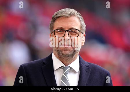 Moderator Mark Chapman vor dem Finale des Betfred Challenge Cup im Wembley Stadium, London. Bilddatum: Samstag, 8. Juni 2024. Stockfoto