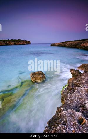 Cala Varques, eine unberührte Bucht in der Gemeinde Manacor, Mallorca, Spanien. Stockfoto