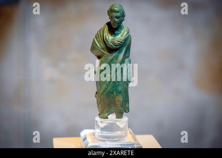 Mann in Toga, Bronzestatuette, römisch-republikanische Zeit, Jahre 127 - 27 v. Chr. Museu Municipal de Ciutadella,. Bastió de sa Font, Ciutadella, Menorca, balearen, Spanien. Stockfoto