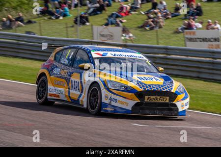 Ash Sutton 1 Napa Racing UK Qualifying während des BTCC auf dem Thruxton Circuit, Andover, Großbritannien am 8. Juni 2024. Foto von Chris Williams. Nur redaktionelle Verwendung, Lizenz für kommerzielle Nutzung erforderlich. Keine Verwendung bei Wetten, Spielen oder Publikationen eines einzelnen Clubs/einer Liga/eines Spielers. Quelle: UK Sports Pics Ltd/Alamy Live News Stockfoto