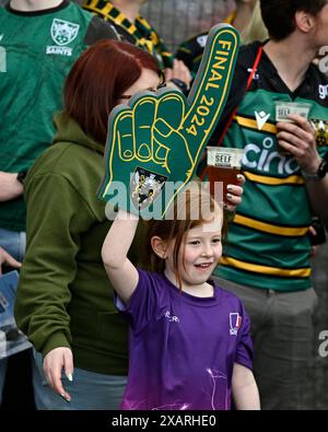 Twickenham, Vereinigtes Königreich. Juni 2024. Gallagher Premiership Rugby Finale. Northampton Saints V Bath Rugby. Twickenham Stadium. Twickenham . Ein junger Fan von Northampton während des Gallagher Premiership Rugby Finales zwischen Northampton Saints und Bath Rugby. Quelle: Sport In Pictures/Alamy Live News Stockfoto