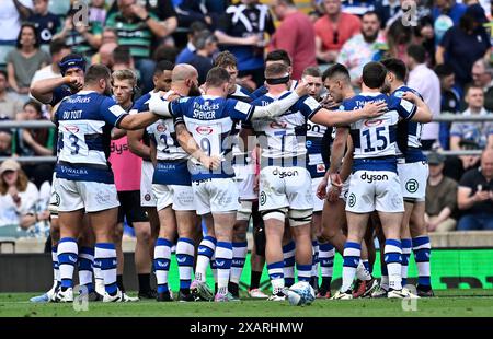 Twickenham, Vereinigtes Königreich. Juni 2024. Gallagher Premiership Rugby Finale. Northampton Saints V Bath Rugby. Twickenham Stadium. Twickenham . Das Bath Huddle während des Gallagher Premiership Rugby Finales zwischen Northampton Saints und Bath Rugby. Quelle: Sport In Pictures/Alamy Live News Stockfoto