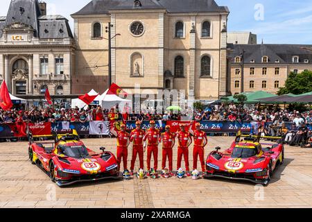 Le Mans, Frankreich, Juni 08 2024#51 Ferrari AF Corse (ITA) Ferrari 499P (HY) - Alessandro Pier Guidi (ITA) / James Calado (GBR) / Antonio Giovinazzi (ITA) - #50 Ferrari AF Corse (ITA) Ferrari 499P (HY) - Antonio Fuoco (ITA) / Miguel Molina (ESP) / Nicklas Nielsen (DNK) während der 92. Ausgabe der Le Mans 24 Stunden, 4. Runde der FIA WEC-Weltmeisterschaft 2024, technische und administrative Inspektion (Pésage/Scrutineering), Place de la République, 08. Juni 2024 in Le Mans, Frankreich. Foto Kristof Vermeulen/MPS Agentur Credit MPS Agentur/Alamy Live News Stockfoto