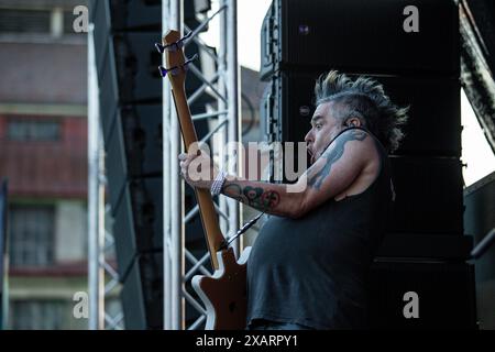 Augsburg, Deutschland. 07/06/2024. FAT Mike performe beim NOFX-Konzert Punk in Drublic: Lasst Tour 2024. 40 Jahre, 40 Städte, 40 Songs x Day – die legendäre Punkband NOFX lieferte im Rahmen ihrer Abschiedstour einen unvergesslichen Auftritt in Augsburg. Quelle: Valerio Agolino / Alamy Live News Stockfoto