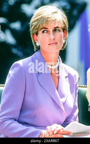 Diana, die Prinzessin von Wales, nimmt am 17. Juni 1997 an einer Ankündigung des Verbots von Landminen im Hauptquartier des amerikanischen Roten Kreuzes in Washington, D.C. Teil Stockfoto