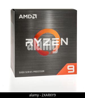 Winneconne, WI - 5. Mai 2024: Ein Paket von AMD Ryzen Zentralprozessoreinheit auf isoliertem Hintergrund. Stockfoto