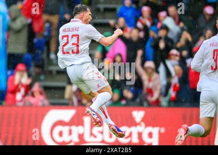 Brondby, Dänemark. 8. Juni 2024. Bild links nach rechts, 23 (DEN) - Pierre-Emile Højbjerg / Pierre-Emile Hojbjerg erzielt für Dänemark beim Internationalen Fußballspiel Dänemark gegen Norwegen - 8. Juni 2024 - Parken, Kopenhagen. Quelle: Michael Barrett Boesen/Alamy Live News Stockfoto