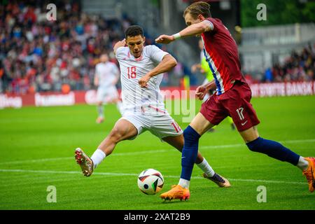 Brondby, Dänemark. 8. Juni 2024. Bild links nach rechts, 18 (DEN) - Alexander Bah, 17 (NOR) - Marcus Holmgren Pedersen beim Internationalen Fußballspiel Dänemark gegen Norwegen - 8. Juni 2024 - Parken, Kopenhagen. Quelle: Michael Barrett Boesen/Alamy Live News Stockfoto