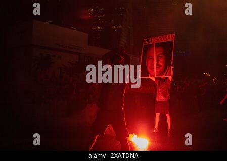 Tel Aviv, Israel. Juni 2024. Familien und Unterstützer der von der Hamas entführten Geiseln nehmen an einem Protest Teil, der ihre Freilassung fordert. Quelle: Ilia Yefimovich/dpa/Alamy Live News Stockfoto