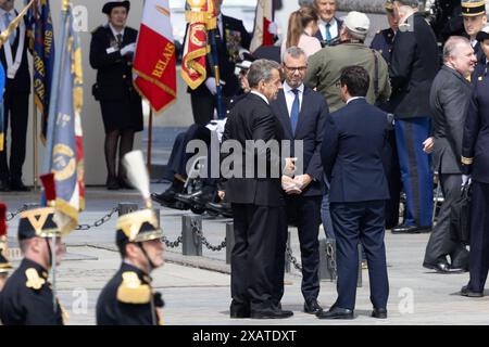 Paris, Frankreich. Juni 2024. Der ehemalige französische Präsident Nicolas Sarkozy und der Generalsekretär des Ratsvorsitzes Alexis Kohler nahmen am 8. Juni 2024 an einer Zeremonie im Triumphbogen in Paris Teil. US-Präsident Joe Biden wird Macron zu Gesprächen im Elysee-Palast in Paris treffen, gefolgt von einem Staatsbankett zu seinen Ehren, wobei der Kampf der Ukraine gegen die russische Invasion das dominierende Thema ist. Foto: Raphael Lafargue/ABACAPRESS. COM Credit: Abaca Press/Alamy Live News Stockfoto