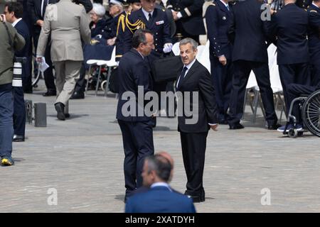 Paris, Frankreich. Juni 2024. Der ehemalige französische Präsident Nicolas Sarkozy nimmt am 8. Juni 2024 an einer Zeremonie im Triumphbogen in Paris Teil. US-Präsident Joe Biden wird Macron zu Gesprächen im Elysee-Palast in Paris treffen, gefolgt von einem Staatsbankett zu seinen Ehren, wobei der Kampf der Ukraine gegen die russische Invasion das dominierende Thema ist. Foto: Raphael Lafargue/ABACAPRESS. COM Credit: Abaca Press/Alamy Live News Stockfoto