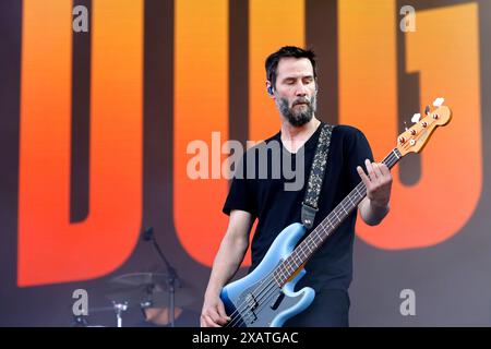 Schauspieler und Bassist Keanu Reeves von der US-amerikanischen Alternative-Rock-Band Dogstar bei Rock am Ring RAR 2024. Rock am Ring ist ein von Marek Lieberberg gegründetes Musikfestival, das traditionell auf dem Nürburgring in der Nähe der Stadt Adenau in der Eifel stattfindet. Es gilt als das traditionsreichste Rockfestival Deutschland. Nürburg, 08.06.2024 Rheinland-Pfalz Deutschland *** Schauspieler und Bassist Keanu Reeves von der US-amerikanischen Alternative Rock Band Dogstar at Rock am Ring RAR 2024 Rock am Ring ist ein Musikfestival, das von Marek Lieberberg gegründet wurde und traditionell auf der Nürburg stattfindet Stockfoto